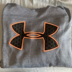 Under armour sweatshirt!!